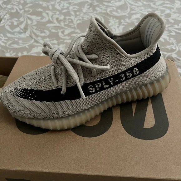 Yeezy boost sneakers - Picture 3 of 8